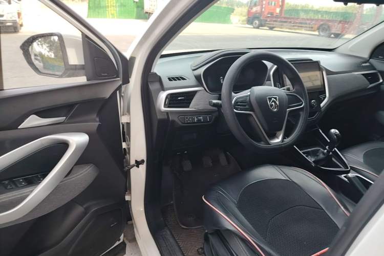 Used Baojun 530 2020 1.5T Manual Comfort Version 6 Seats Driver Seat
