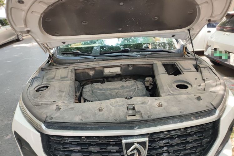 Used Baojun 530 2020 1.5T Manual Luxury Version 6 Seats Engine Bay