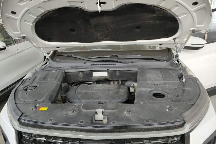 Used Baojun 530 2020 1.5T CVT Prestige Connected Version 7 Seats Engine Bay