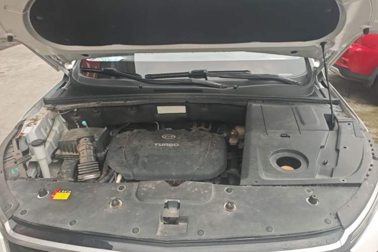 Used Baojun 530 2020 1.5T Manual Luxury Version 7 Seats Engine Bay