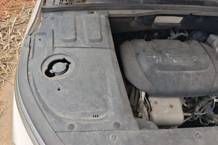 Used Baojun 530 2020 1.5T Manual Comfort Version 6 Seats Engine Bay Right