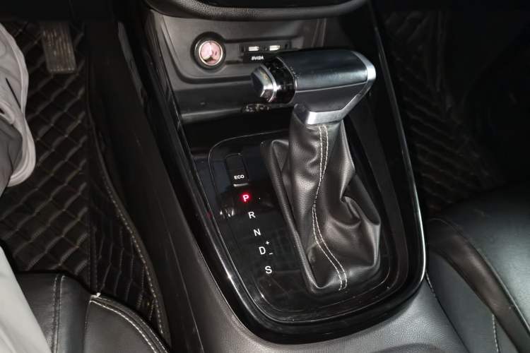 Used Baojun 530 2020 1.5T CVT Prestige Connected Version 6 Seats Gear Lever
