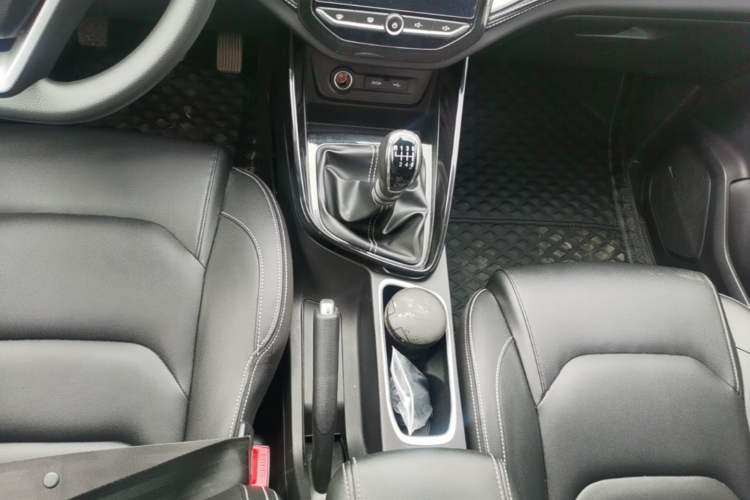 Used Baojun 530 2020 1.5T Manual Luxury Version 7 Seats Gear Lever