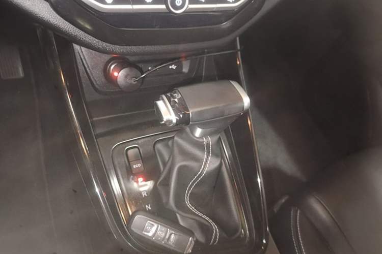 Used Baojun 530 2020 1.5T CVT Luxury Connected Version 6 Seats Gear Lever