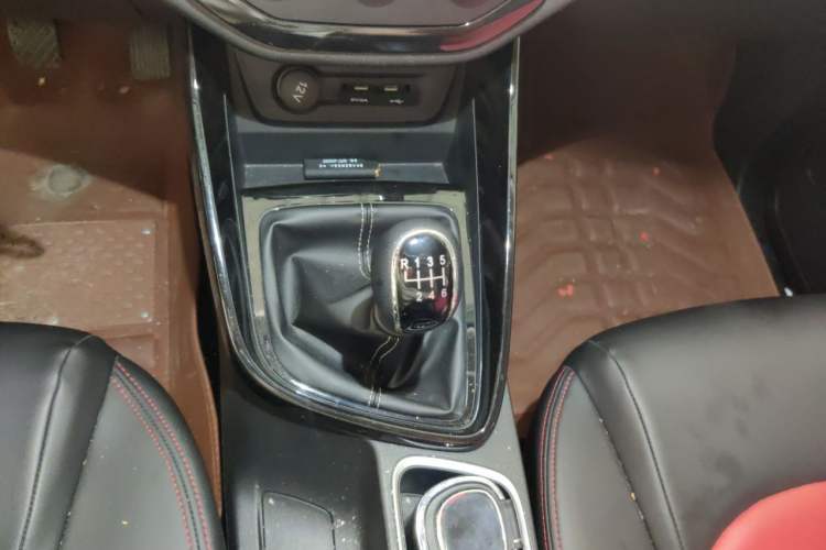 Used Baojun 530 2020 1.5T Manual Luxury Version 5 Seats Gear Lever