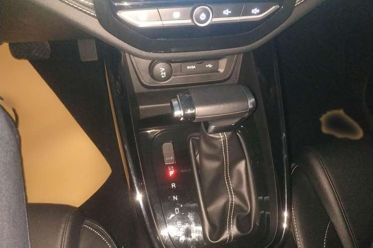 Used Baojun 530 2020 1.5T CVT Prestige Connected Version 6 Seats Gear Lever