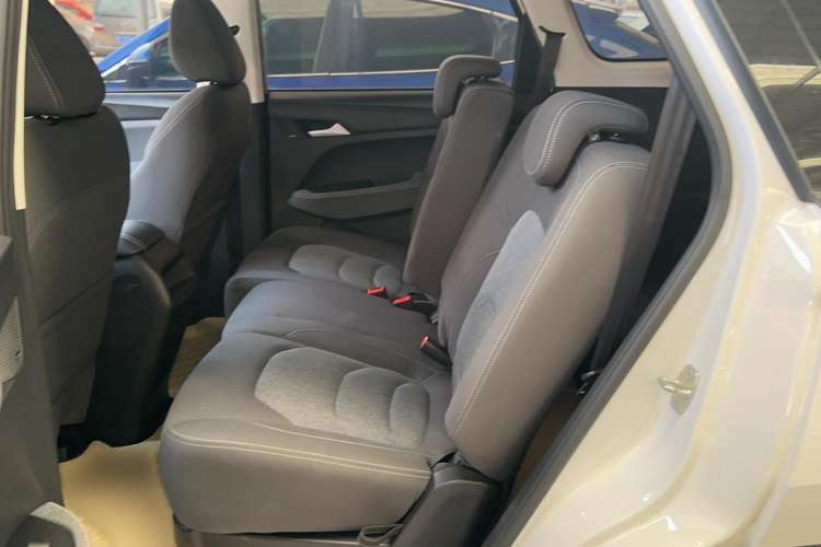Used Baojun 530 2020 1.5T Manual Comfort Version 7 Seats Interior 1