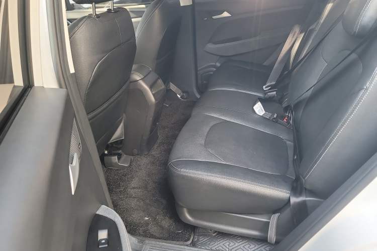 Used Baojun 530 2020 1.5T Manual Comfort Version 7 Seats Interior 1