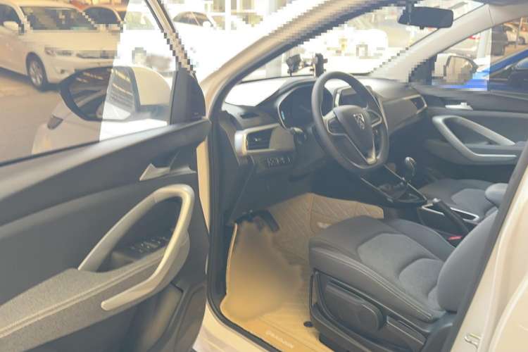 Used Baojun 530 2020 1.5T Manual Comfort Version 7 Seats Interior 2