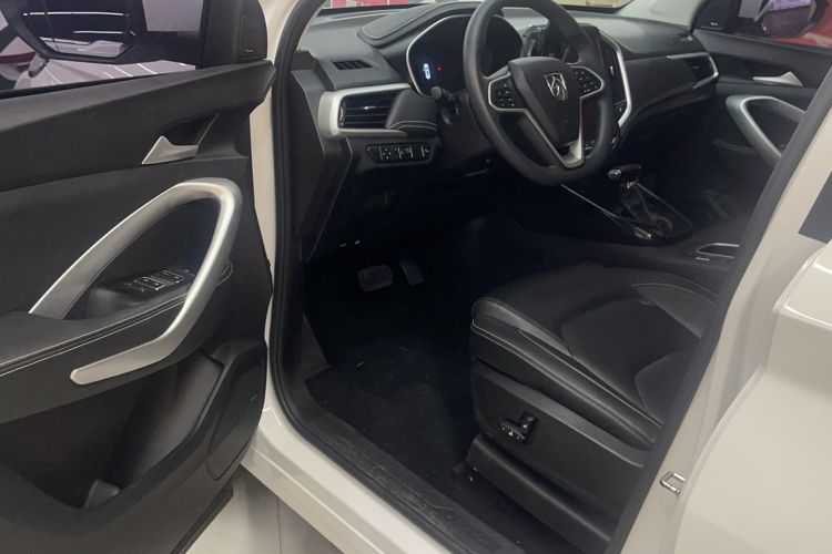 Used Baojun 530 2020 1.5T CVT Prestige Connected Version 6 Seats Interior 2