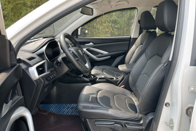 Used Baojun 530 2020 1.5T CVT Luxury Connected Version 5 Seats Interior 2