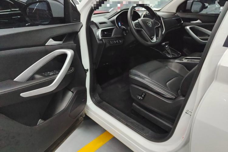 Used Baojun 530 2020 1.5T CVT Prestige Connected Version 6 Seats Interior 2