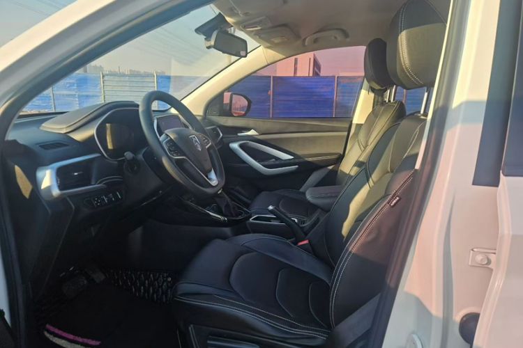 Used Baojun 530 2020 1.5T CVT Luxury Connected Version 5 Seats Interior 2