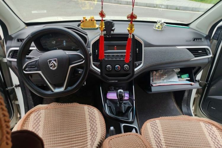 Used Baojun 530 2020 1.5T Manual Comfort Version 6 Seats Interior 2