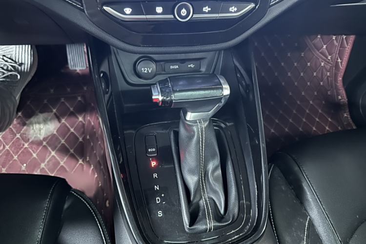 Used Baojun 530 2020 1.5T CVT Prestige Connected Version 5 Seats Interior 2