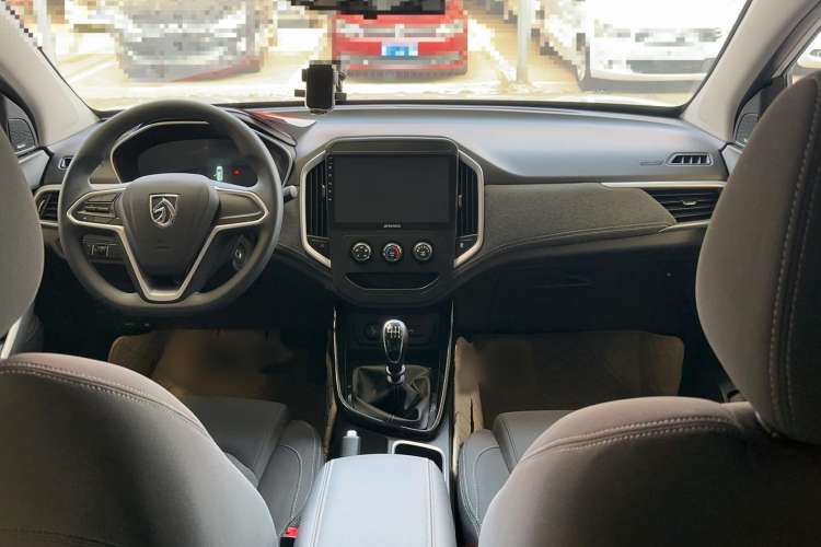 Used Baojun 530 2020 1.5T Manual Comfort Version 7 Seats Interior 3