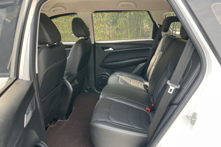 Used Baojun 530 2020 1.5T CVT Luxury Connected Version 5 Seats Interior 3