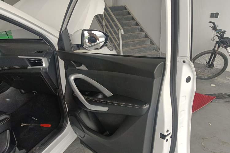 Used Baojun 530 2020 1.5T CVT Luxury Connected Version 6 Seats Interior 3