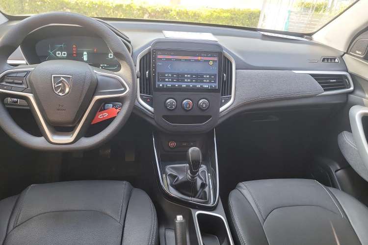Used Baojun 530 2020 1.5T Manual Comfort Version 7 Seats Interior 3