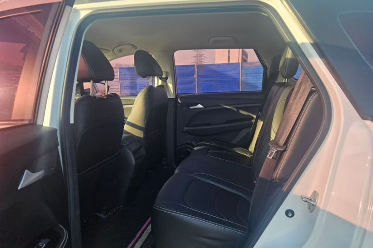 Used Baojun 530 2020 1.5T CVT Luxury Connected Version 5 Seats Interior 3