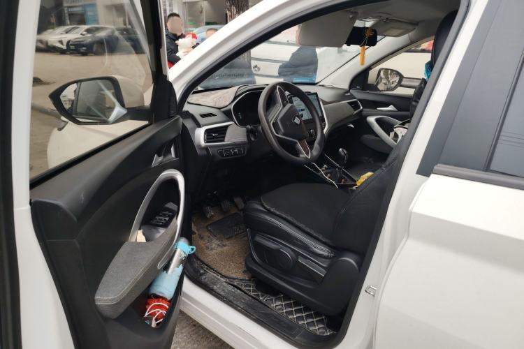 Used Baojun 530 2020 1.5T Manual Comfort Version 7 Seats Interior 3