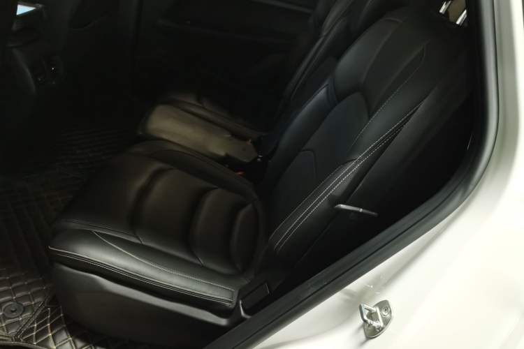 Used Baojun 530 2020 1.5T CVT Prestige Connected Version 6 Seats Interior 4