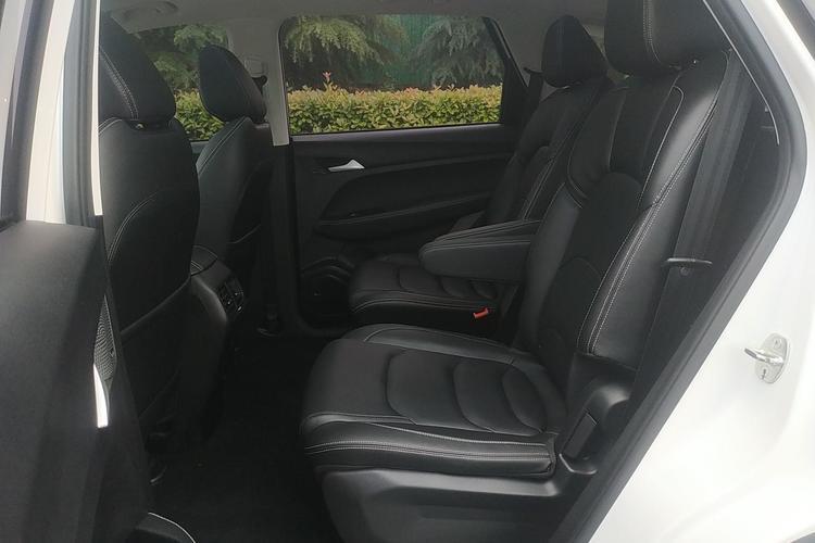 Used Baojun 530 2020 1.5T CVT Prestige Connected Version 6 Seats Interior 4