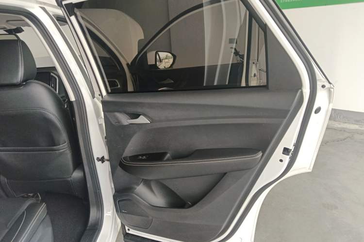 Used Baojun 530 2020 1.5T CVT Luxury Connected Version 6 Seats Interior 4