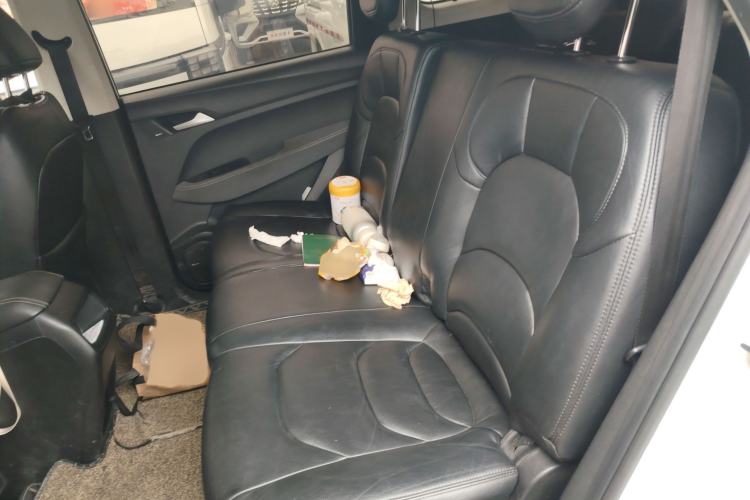 Used Baojun 530 2020 1.5T Manual Comfort Version 7 Seats Interior 4