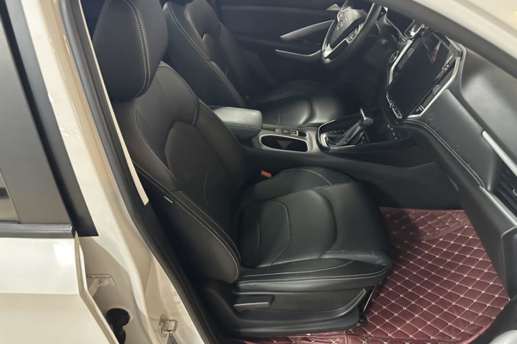 Used Baojun 530 2020 1.5T CVT Prestige Connected Version 5 Seats Interior 4