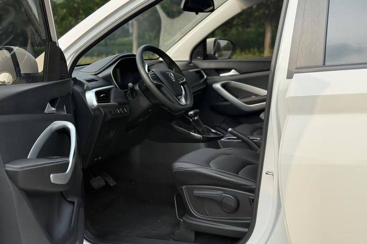 Used Baojun 530 2020 1.5T CVT Luxury Connected Version 6 Seats Interior 8