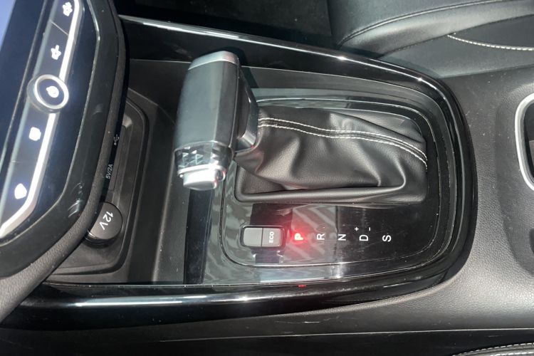 Used Baojun 530 2020 1.5T CVT Prestige Connected Version 6 Seats Interior 9