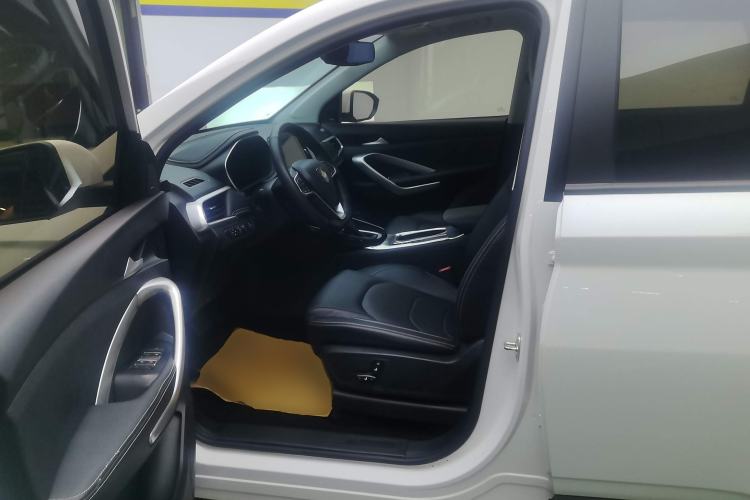 Used Baojun 530 2020 1.5T CVT Prestige Connected Version 5 Seats Left Front Seat