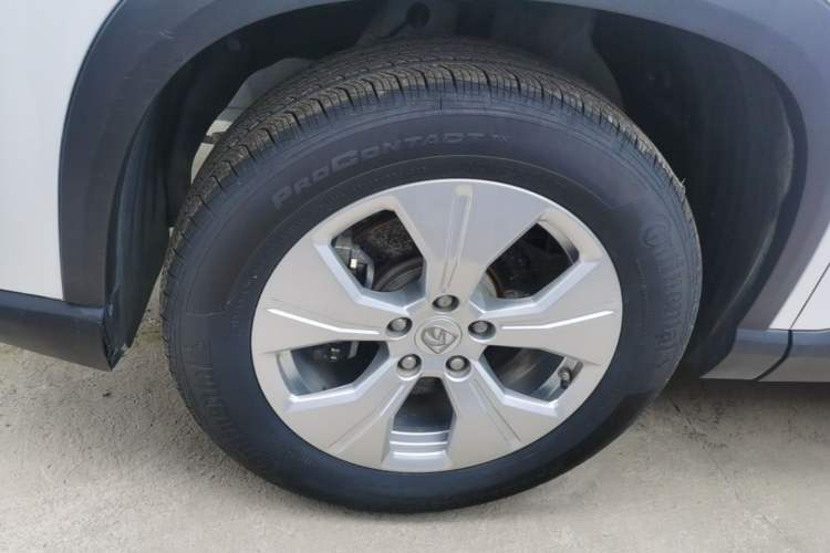 Used Baojun 530 2020 1.5T Manual Luxury Version 7 Seats Left Front Wheel Hub