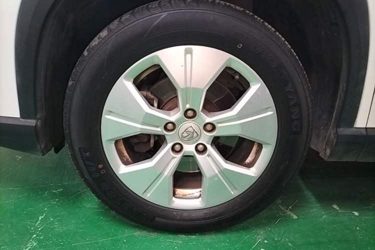 Used Baojun 530 2020 1.5T CVT Luxury Connected Version 7 Seats Left Front Wheel Hub