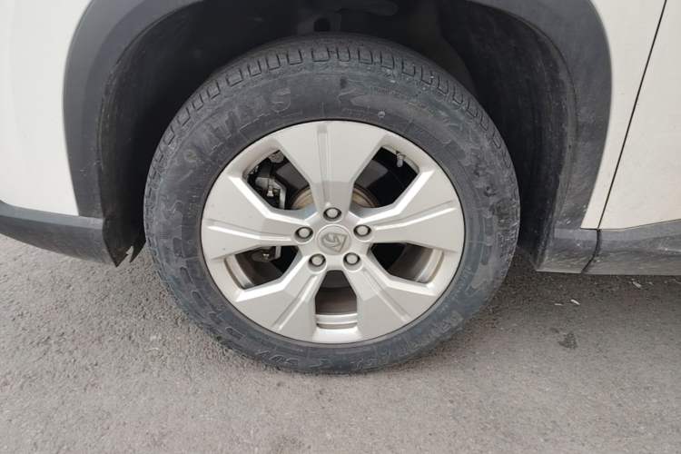 Used Baojun 530 2020 1.5T Manual Comfort Version 6 Seats Left Front Wheel Hub