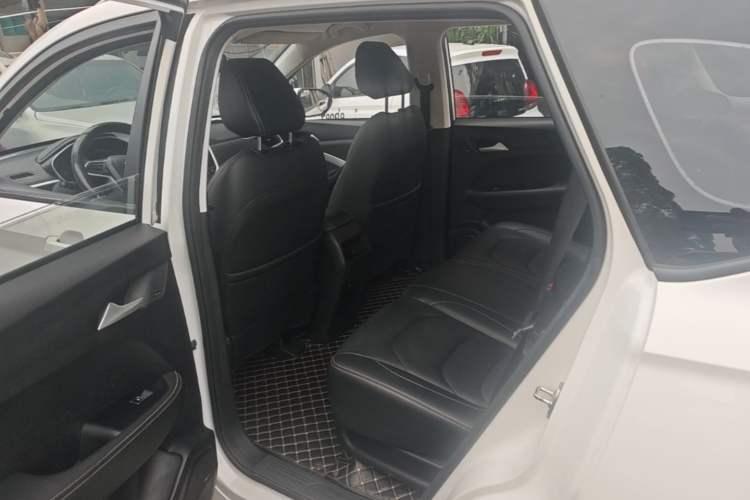 Used Baojun 530 2020 1.5T Manual Luxury Version 7 Seats Left Rear Seat