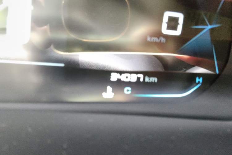 Used Baojun 530 2020 1.5T Manual Comfort Version 7 Seats Odometer Close Up
