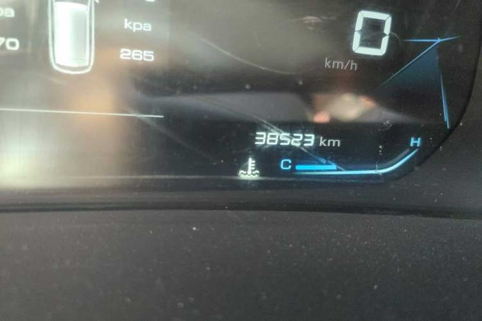 Used Baojun 530 2020 1.5T Manual Comfort Version 6 Seats Odometer Close Up