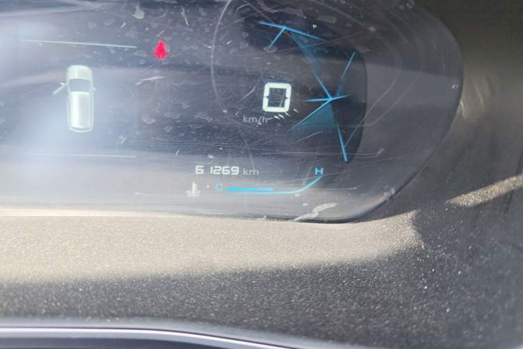 Used Baojun 530 2020 1.5T Manual Luxury Version 6 Seats Odometer Close Up