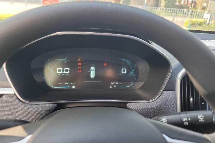 Used Baojun 530 2020 1.5T Manual Comfort Version 7 Seats Odometer Close Up