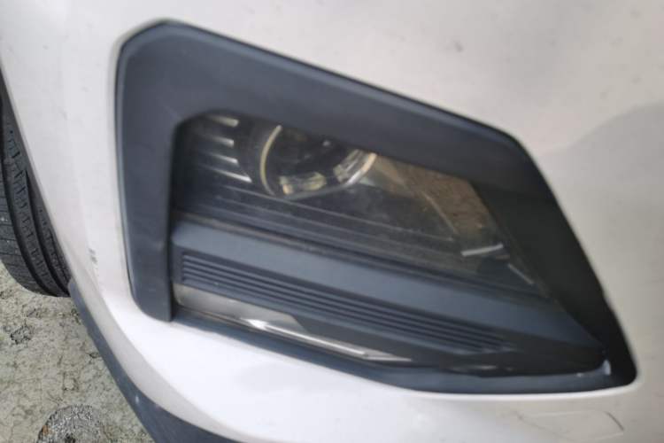 Used Baojun 530 2020 1.5T Manual Comfort Version 6 Seats Right Front Headlight