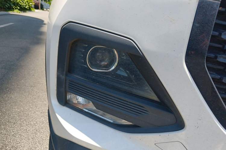 Used Baojun 530 2020 1.5T Manual Comfort Version 6 Seats Right Front Headlight