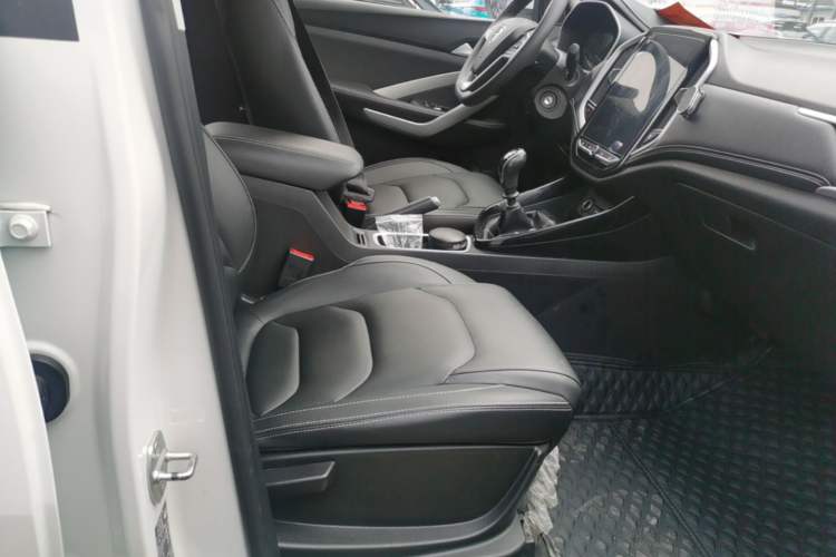 Used Baojun 530 2020 1.5T Manual Luxury Version 7 Seats Right Front Seat