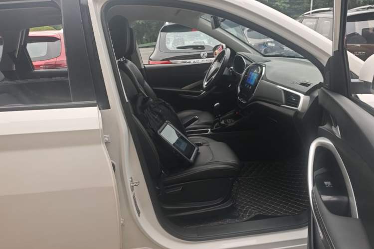 Used Baojun 530 2020 1.5T Manual Luxury Version 7 Seats Right Front Seat