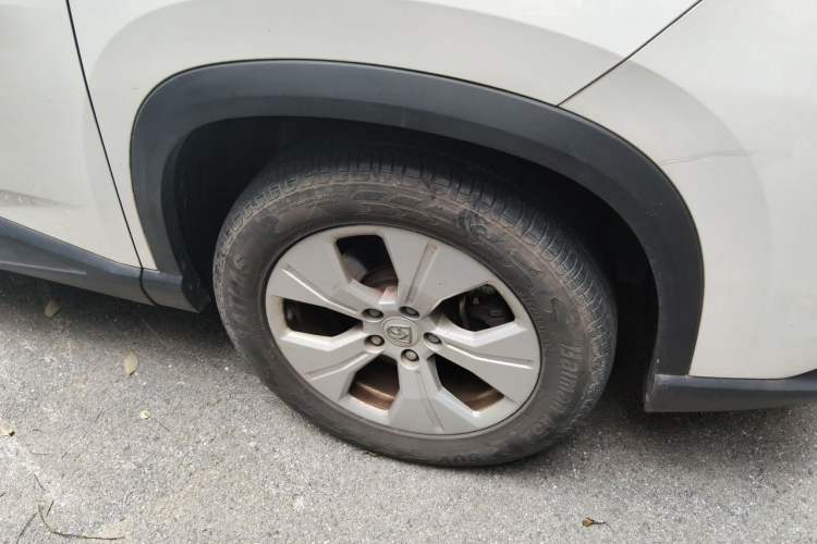 Used Baojun 530 2020 1.5T Manual Comfort Version 7 Seats Right Front Wheel Hub