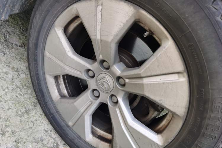 Used Baojun 530 2020 1.5T Manual Comfort Version 6 Seats Right Front Wheel Hub