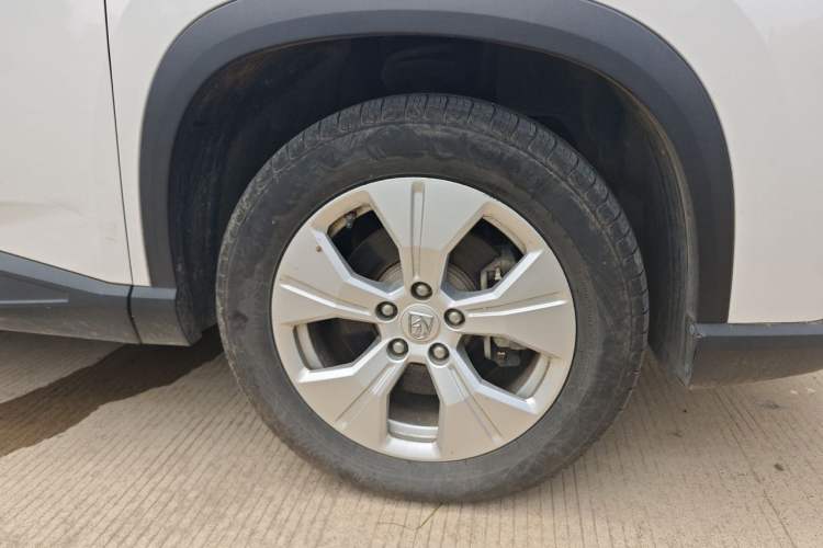 Used Baojun 530 2020 1.5T Manual Comfort Version 6 Seats Right Front Wheel Hub