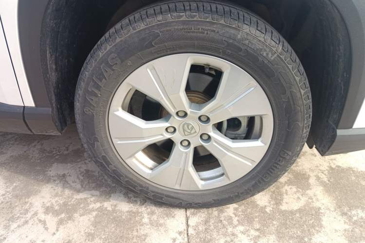 Used Baojun 530 2020 1.5T Manual Comfort Version 6 Seats Right Front Wheel Hub