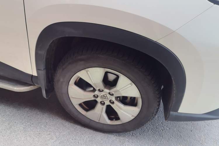 Used Baojun 530 2020 1.5T Manual Comfort Version 5 Seats Right Front Wheel Hub